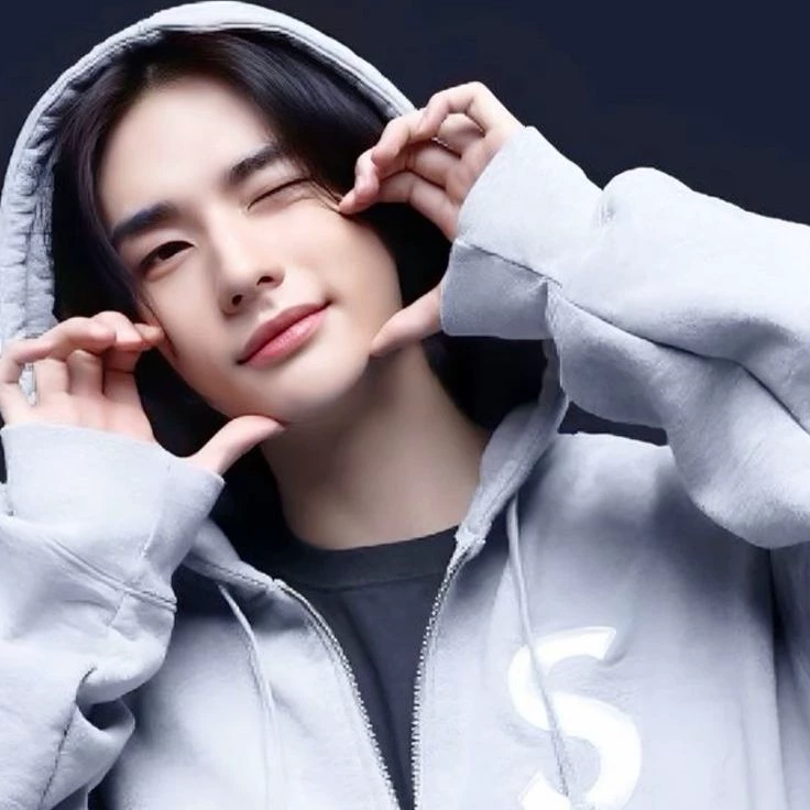Hwang Hyunjin thumbnail