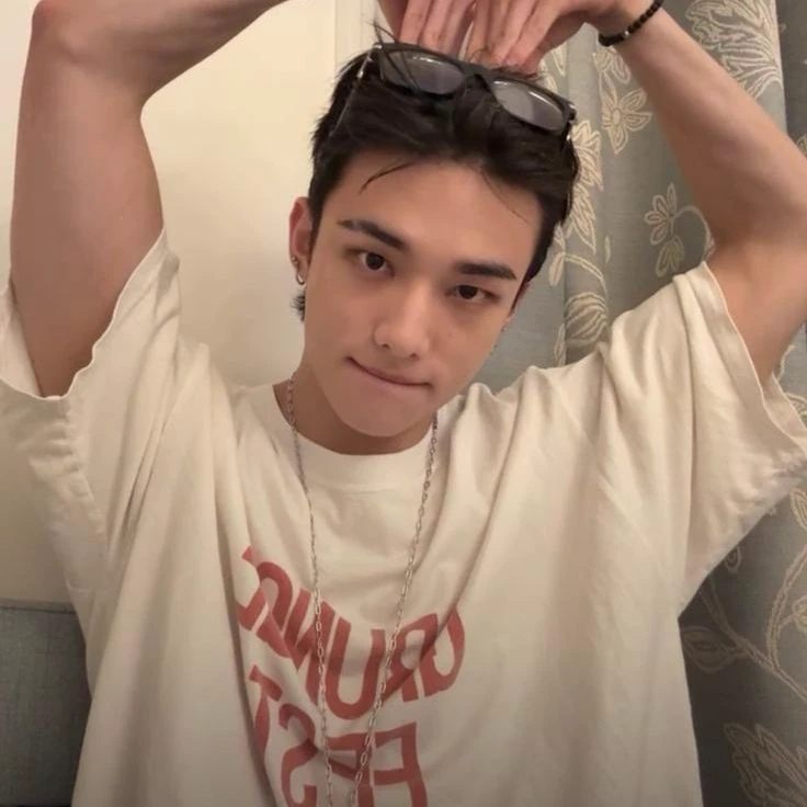Hwang Hyunjin thumbnail