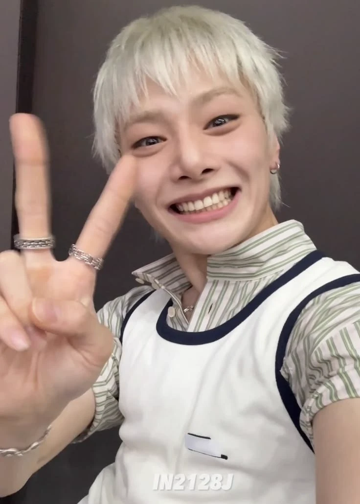 Jeongin thumbnail