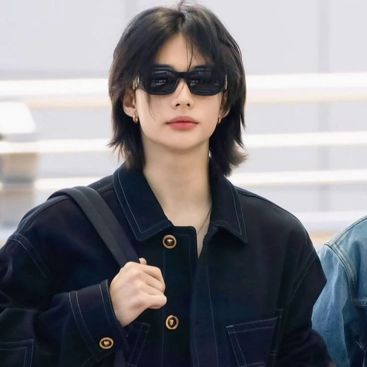 Hwang Hyunjin "CEO" thumbnail