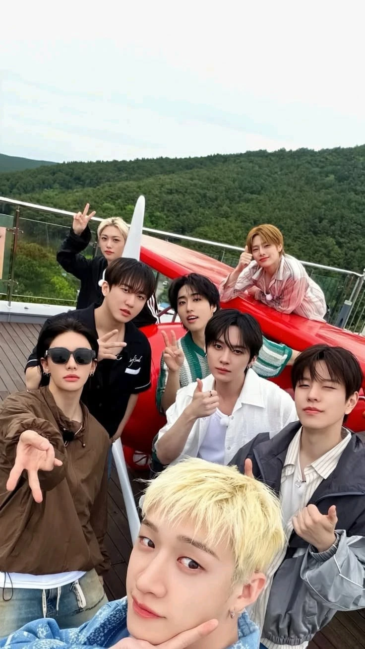 stray kids thumbnail