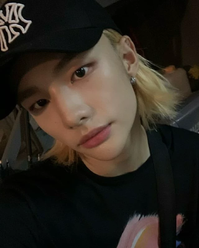 Hwang Hyunjin thumbnail