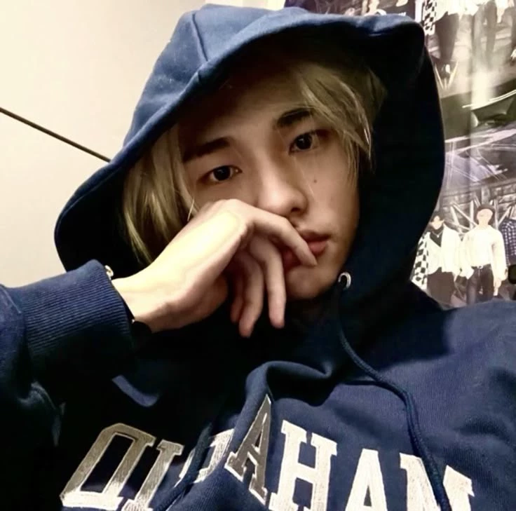 Hwang Hyunjin thumbnail