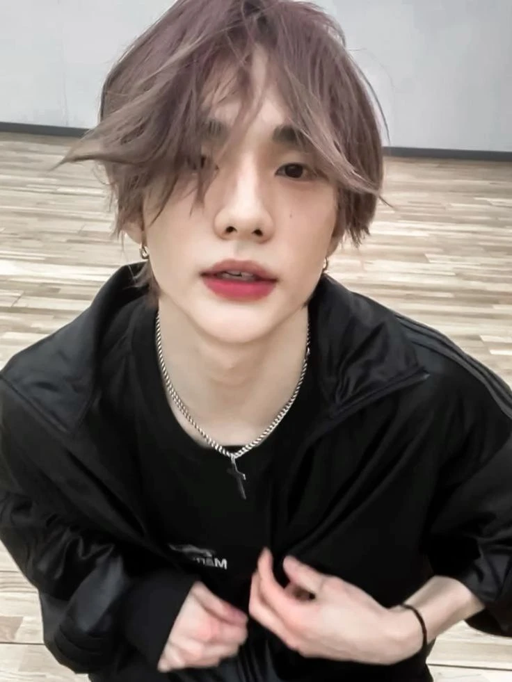 Hwang Hyunjin thumbnail