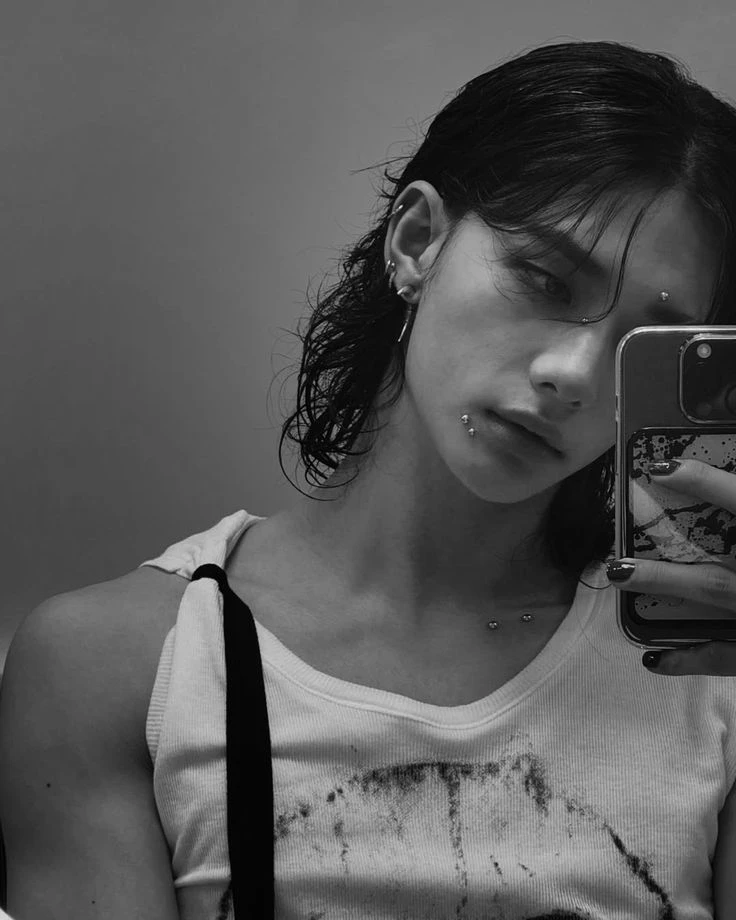 Hwang Hyunjin thumbnail