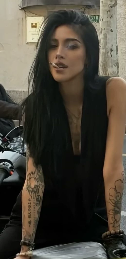 Isadora Oliveira thumbnail