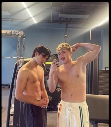 Alejandro y Gabriel (2.0//BL) thumbnail