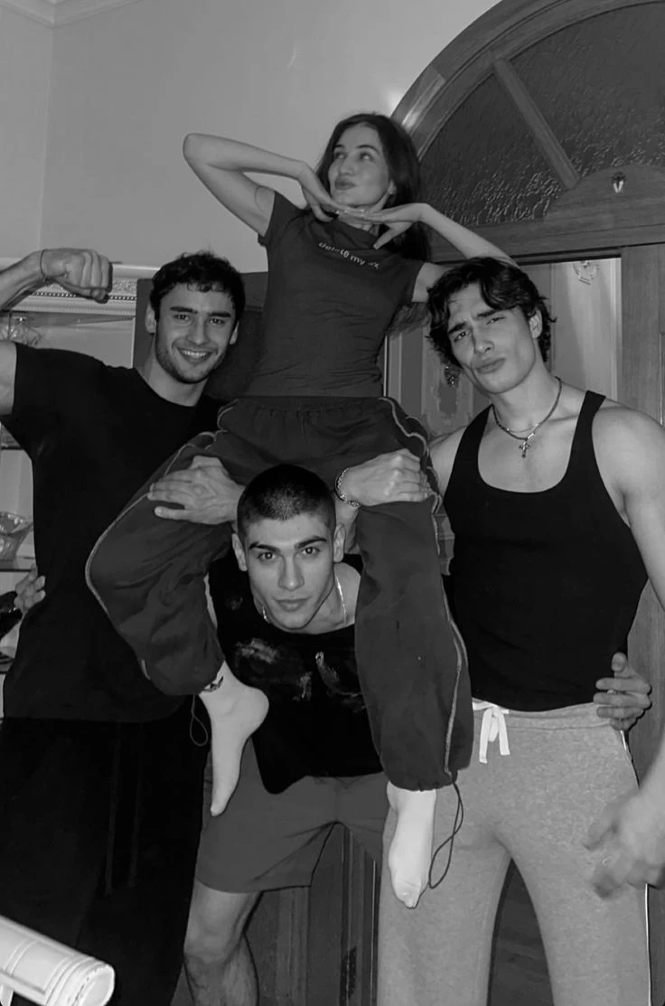 The friend group thumbnail