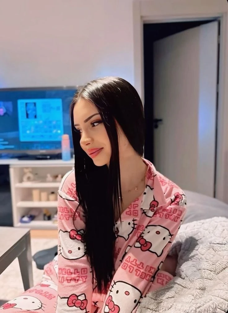 valeria thumbnail