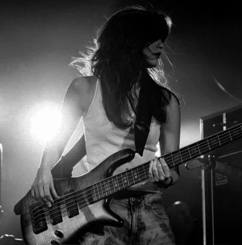 Alejandra Villarreal (Bass guitarist, wlw/GL) thumbnail