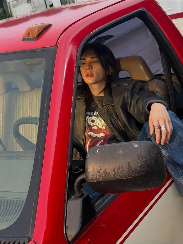 Hwang Hyunjin thumbnail