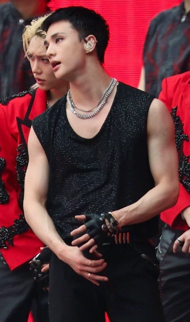 Hwang Hyunjin thumbnail