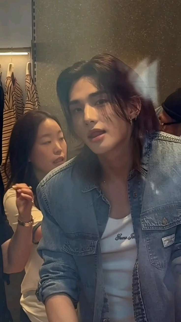 Hwang Hyunjin thumbnail