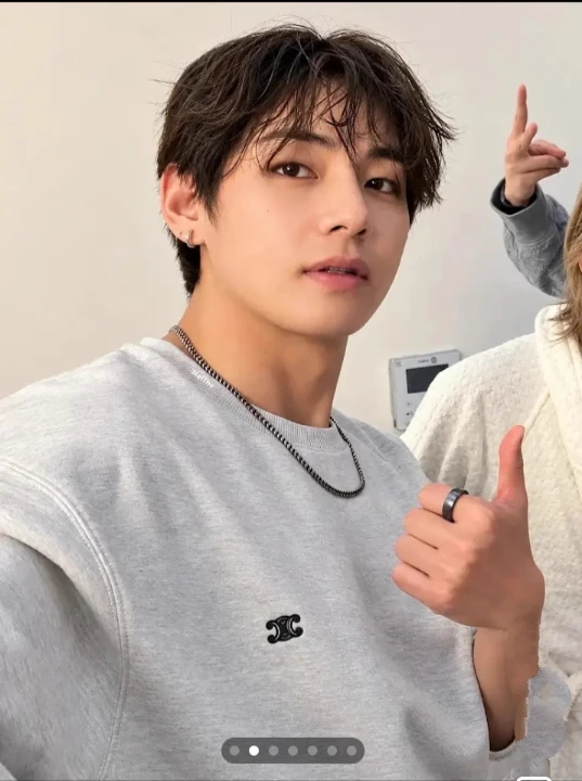 Kim taehyung ( idol)  thumbnail