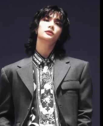 Hyunjin/ thumbnail