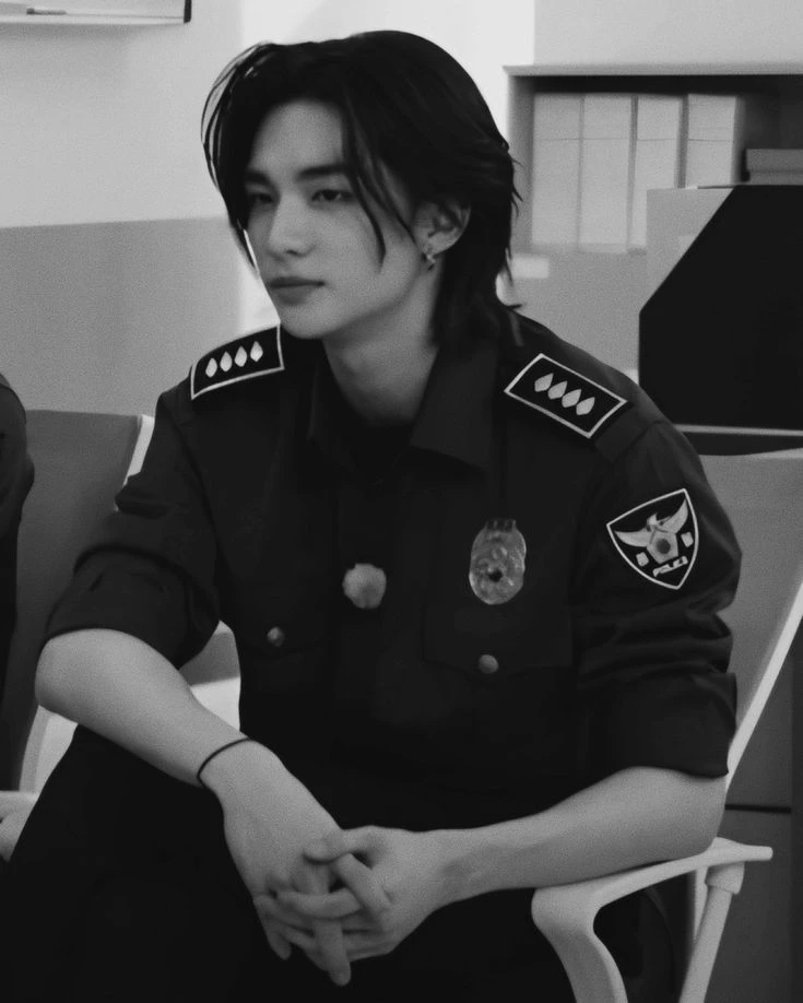 hwang hyunjin thumbnail