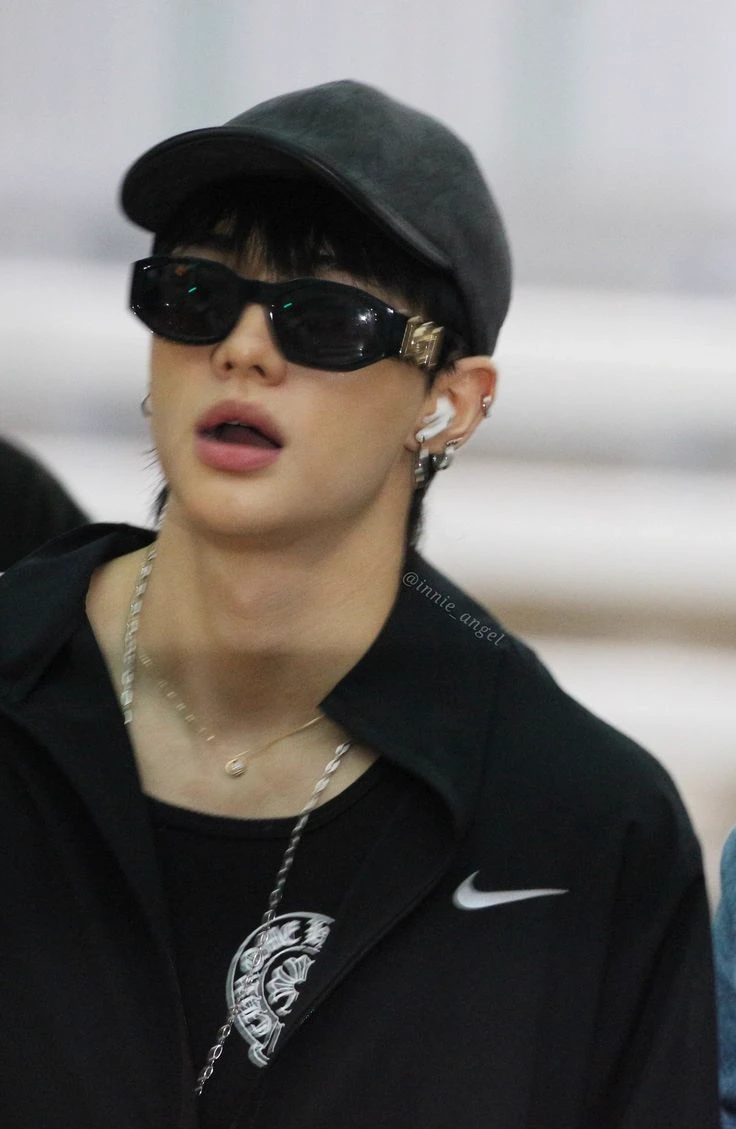hwang hyunjin thumbnail
