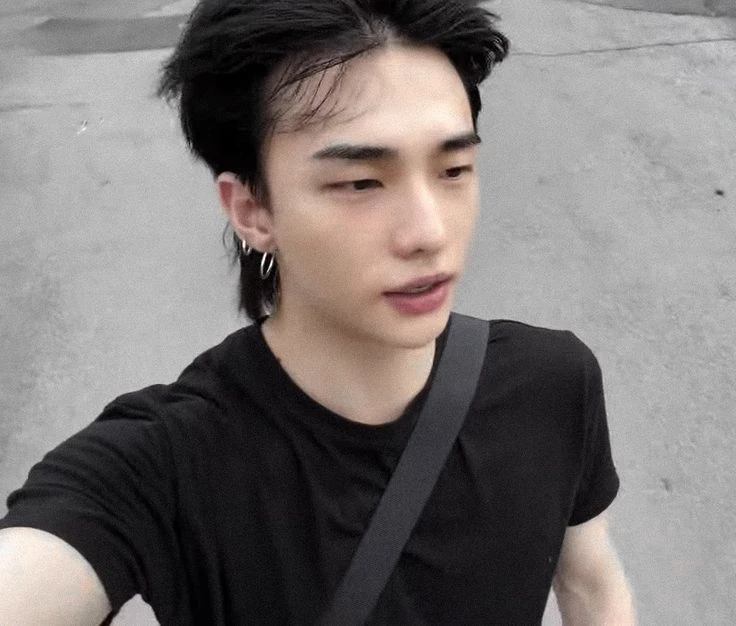 hwang hyunjin thumbnail
