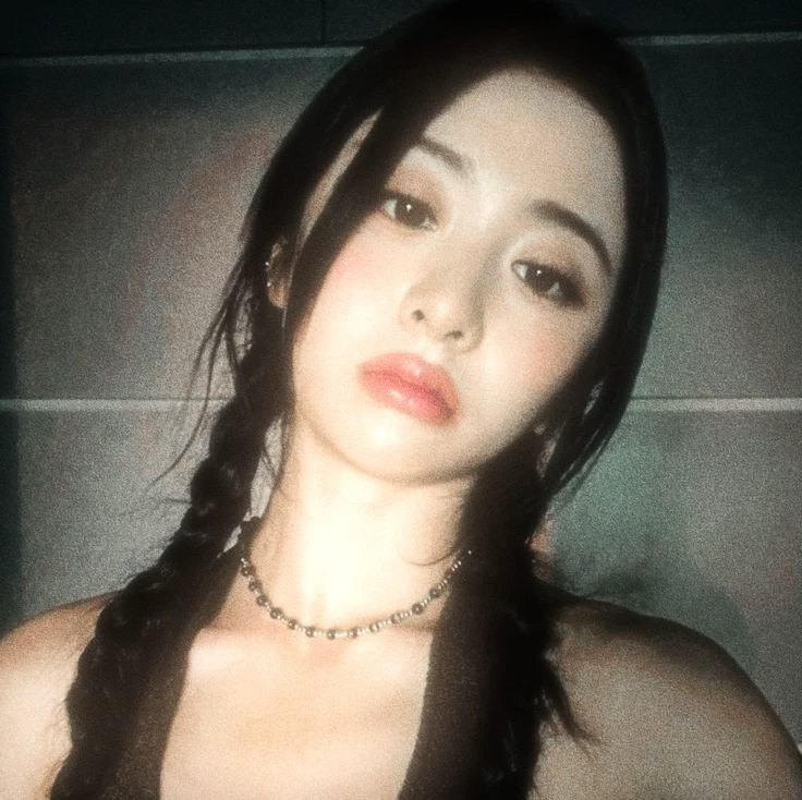 huh yunjin thumbnail