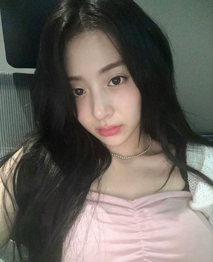 huh yunjin thumbnail