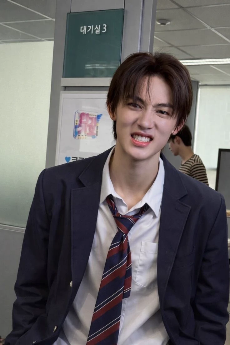 Sean/ Seonghyeon thumbnail