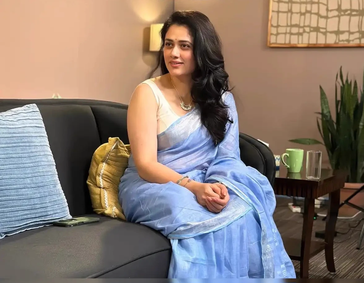 Girija Beautiful woman thumbnail