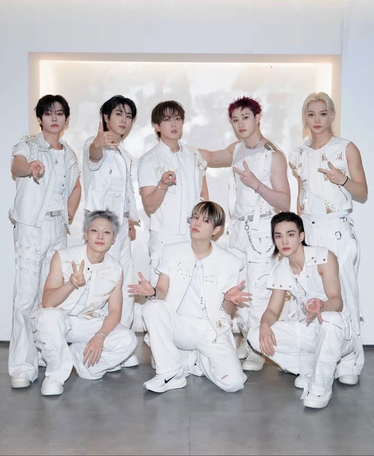 stray kids thumbnail