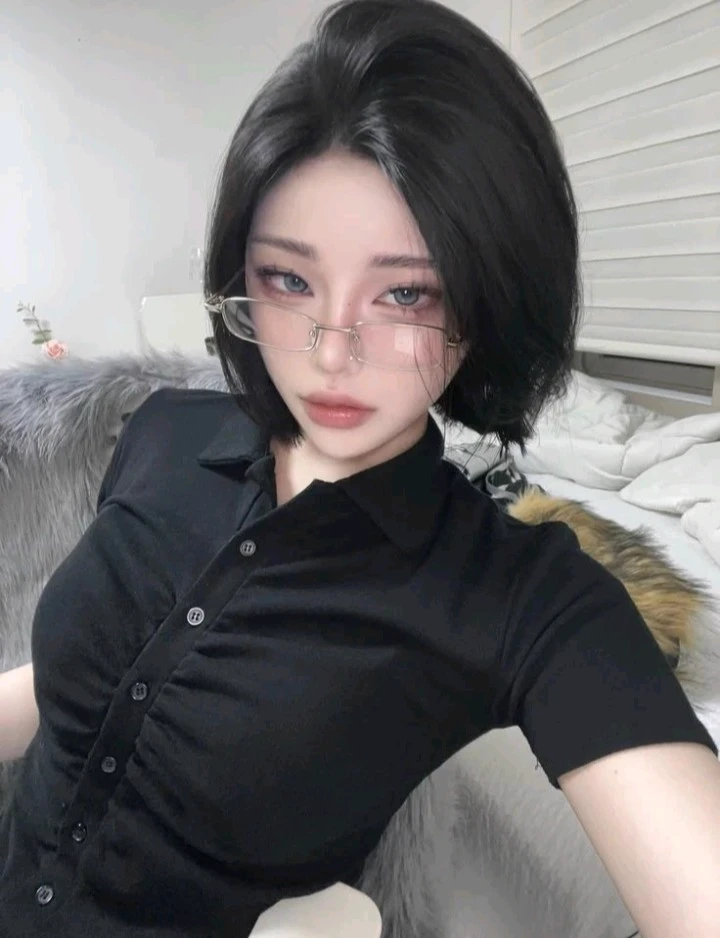 English teacher (Siska) thumbnail