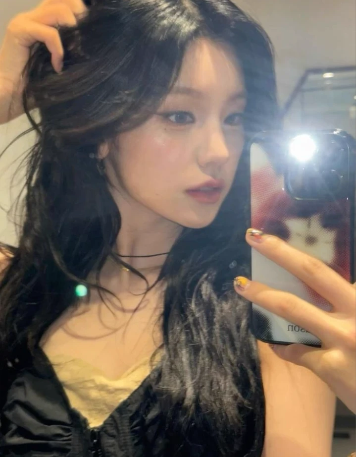 hwang yeji thumbnail