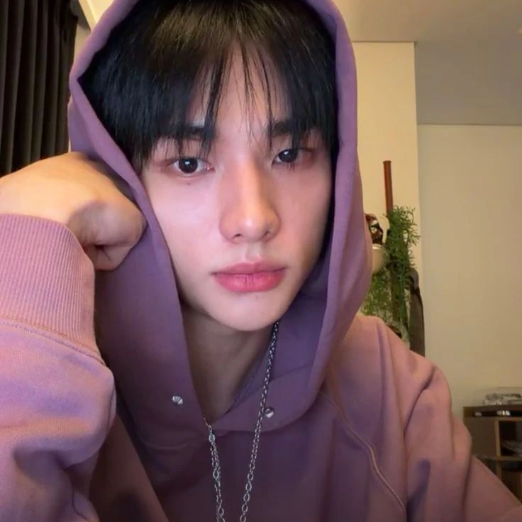 Hwang Hyunjin thumbnail