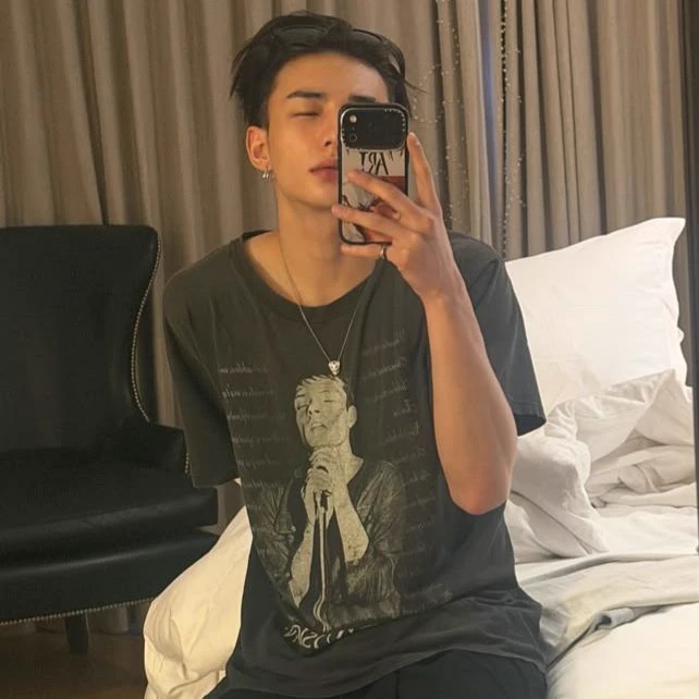 Hwang Hyunjin thumbnail