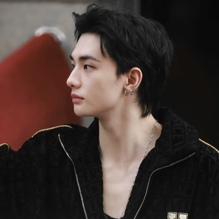 Hwang Hyunjin thumbnail