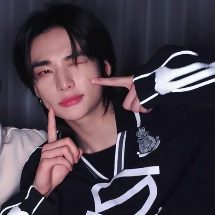 Hwang Hyunjin thumbnail