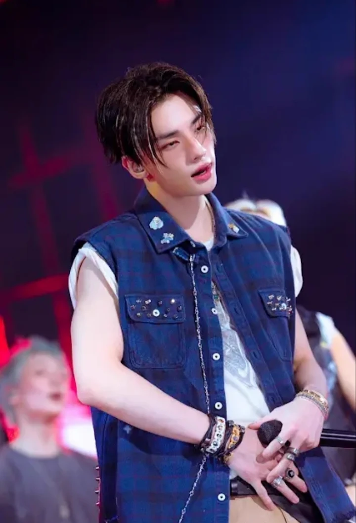 Hyunjin thumbnail
