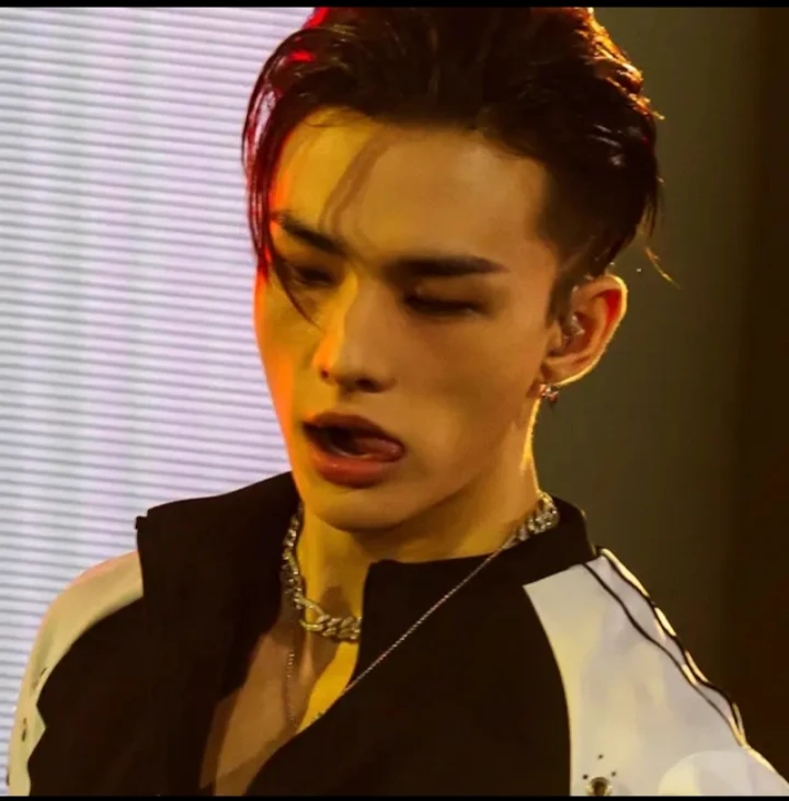 Hwang Hyunjin thumbnail