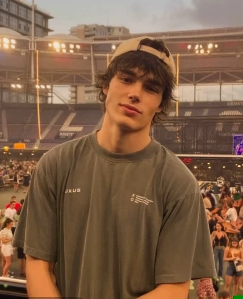 Cameron Hayes thumbnail