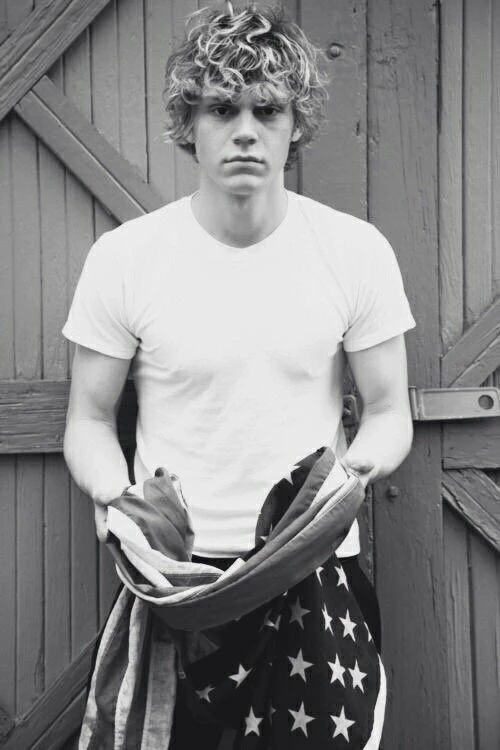 Evan Peters thumbnail