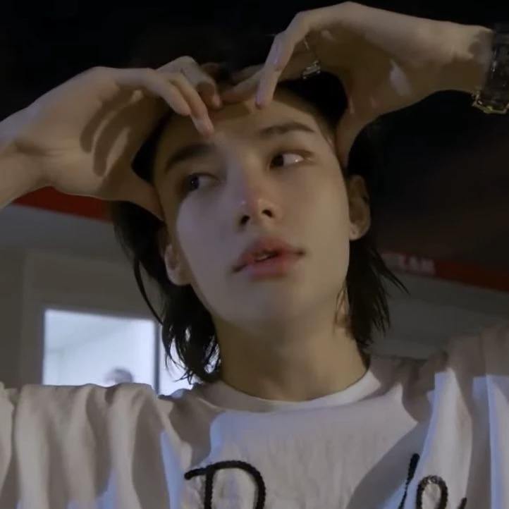 Hwang Hyunjin thumbnail