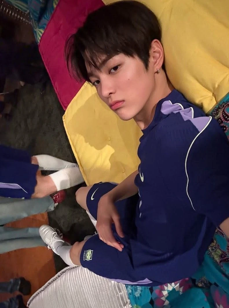 Keonho\| you kiss your brother's best friend but he is an idiot thumbnail