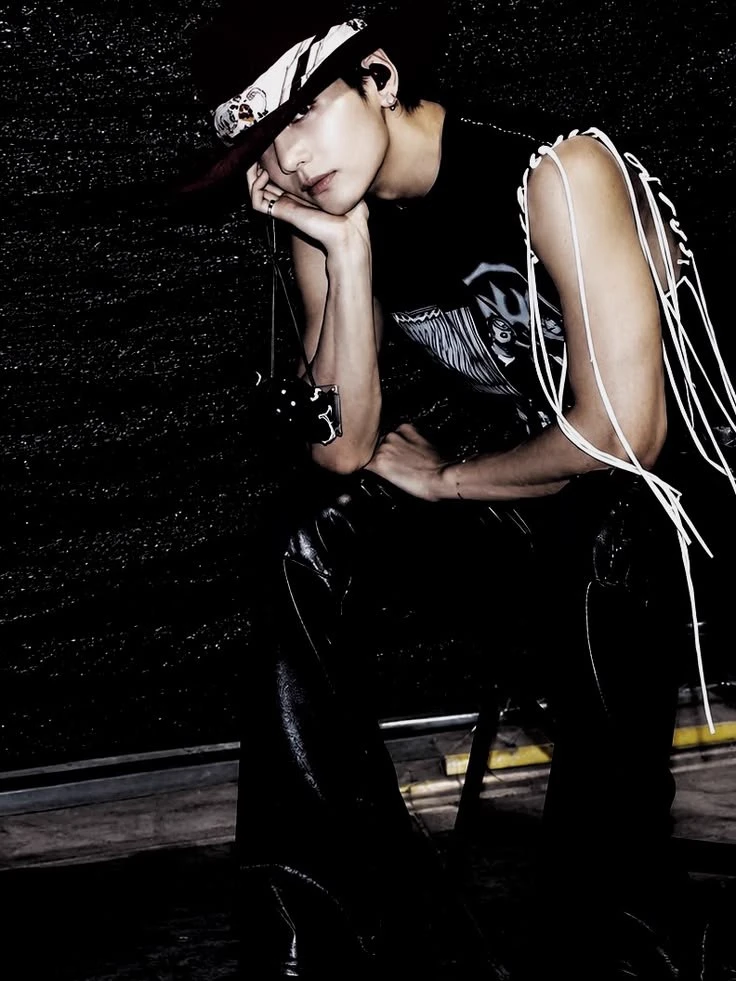 KIM TAEHYUNG thumbnail