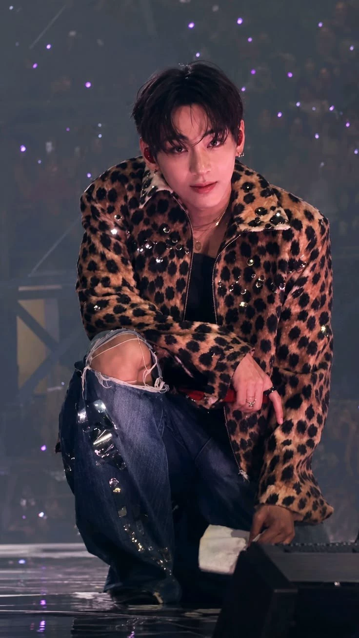 Kim Taehyung (V) thumbnail