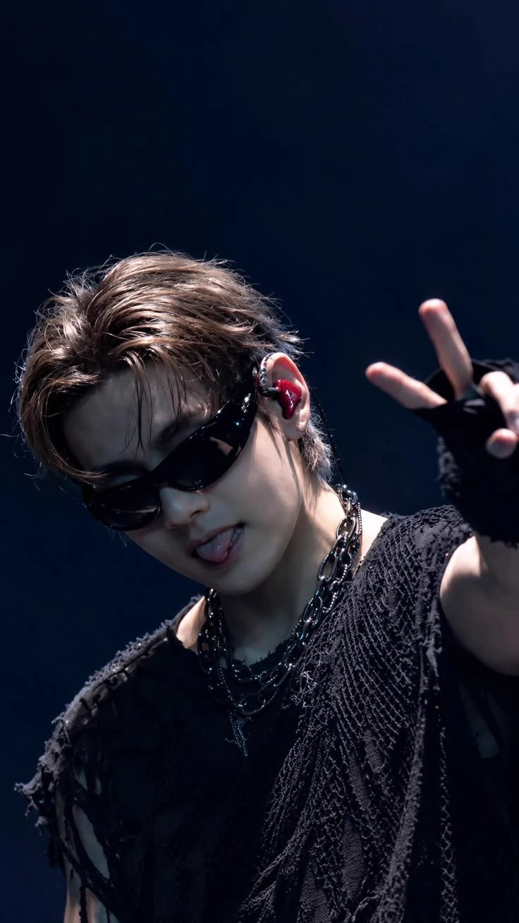 Kim Taehyung thumbnail