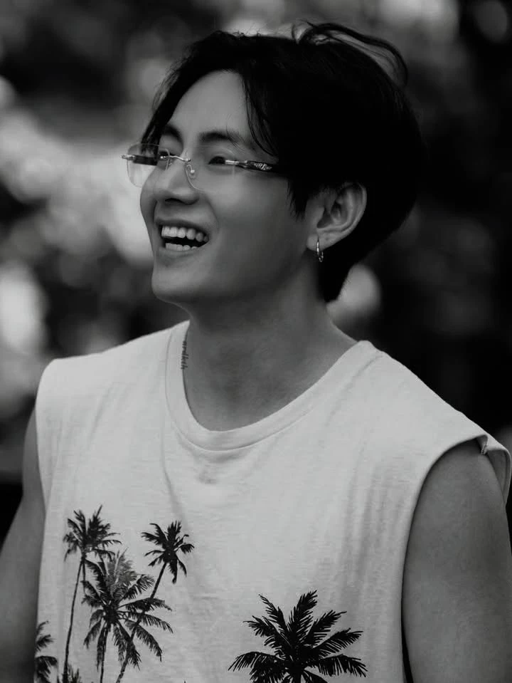 Kim Taehyung  thumbnail