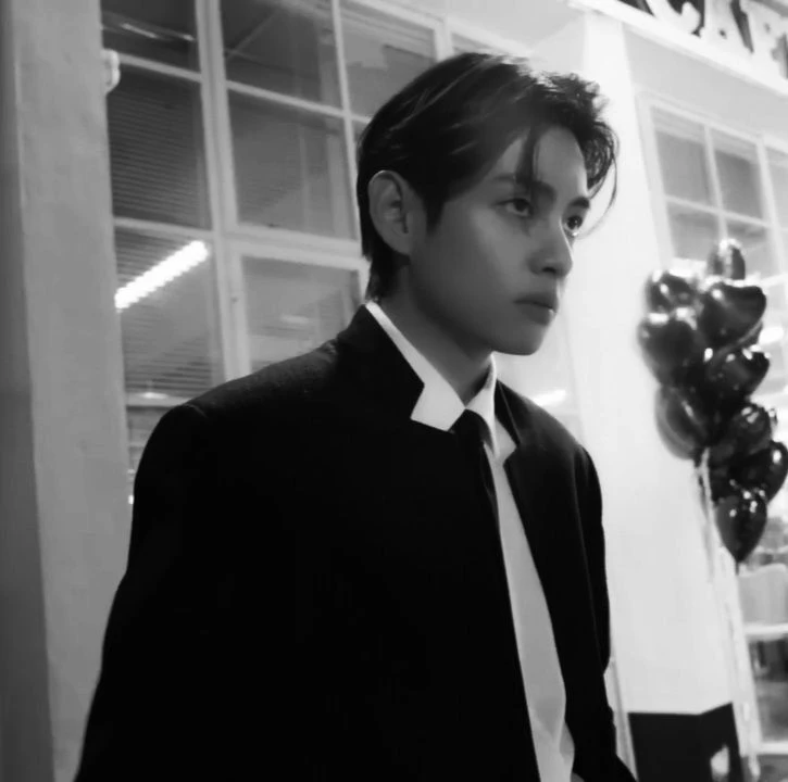 Kim Taehyung thumbnail