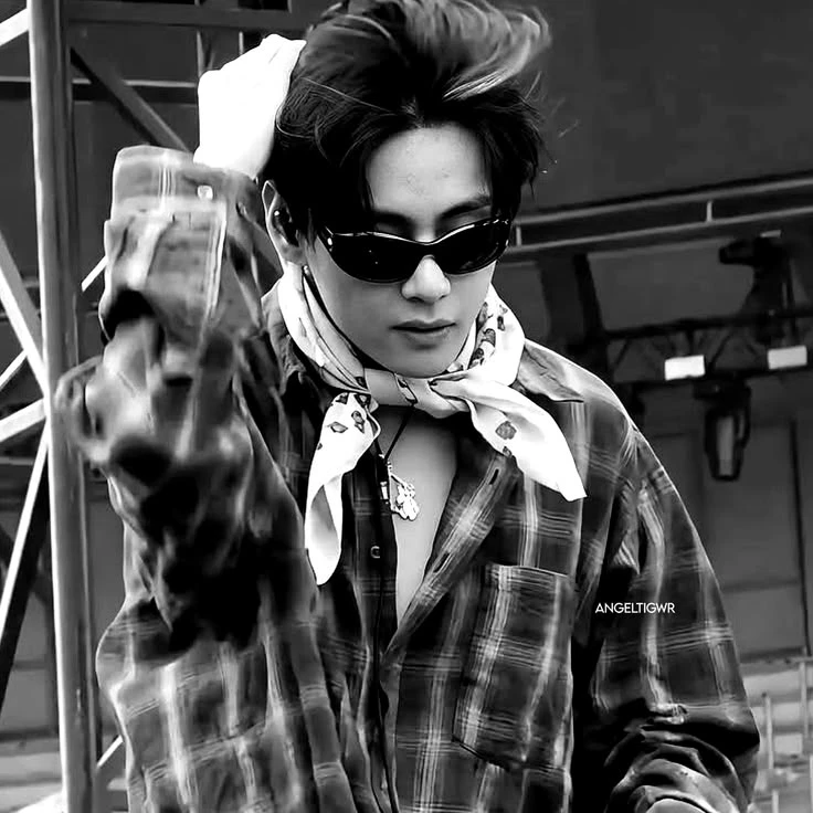 Kim Taehyung thumbnail