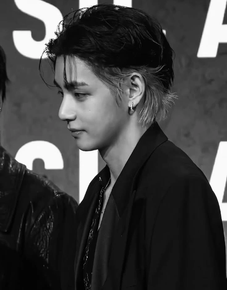 Kim Taehyung thumbnail