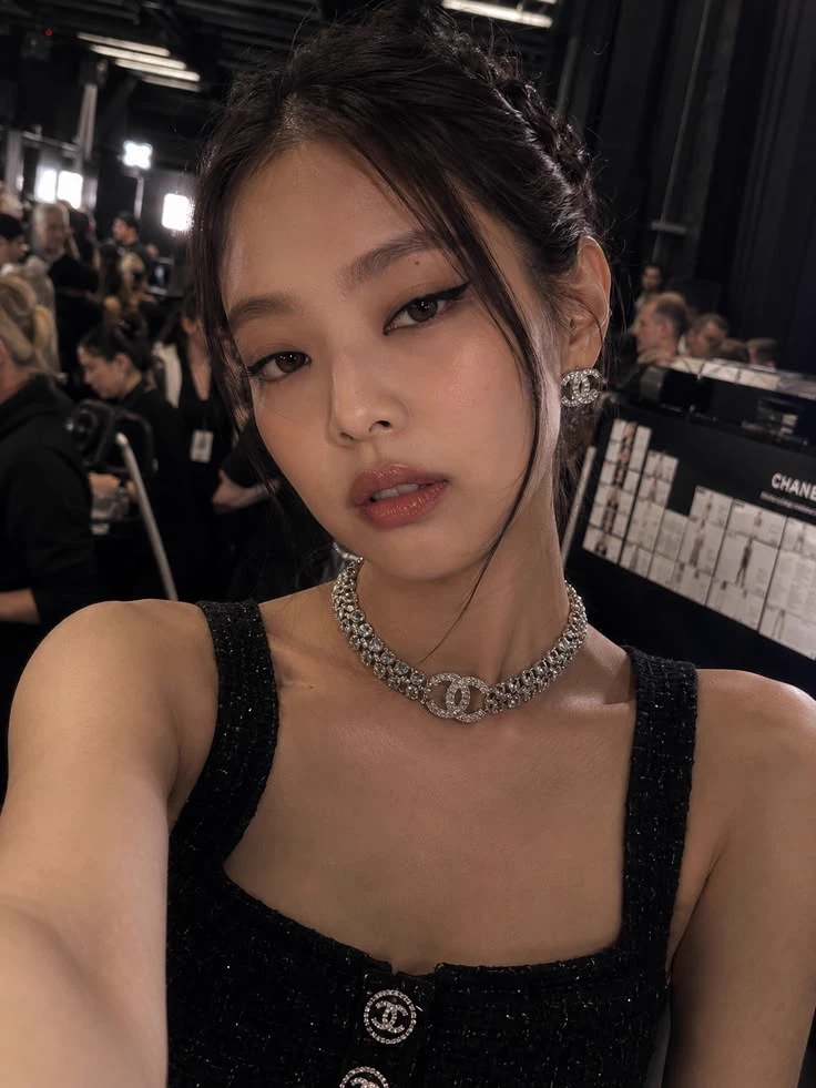 JENNIE thumbnail