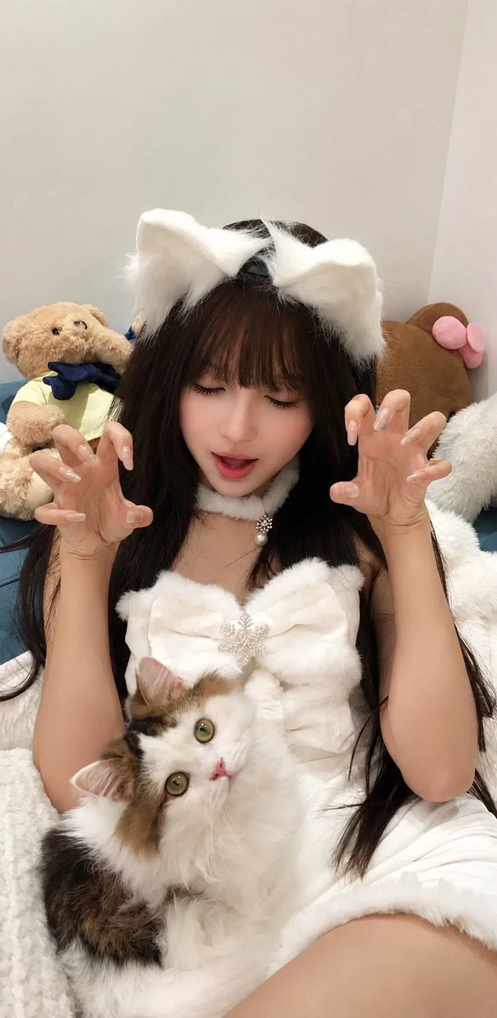 Cute cat girl thumbnail