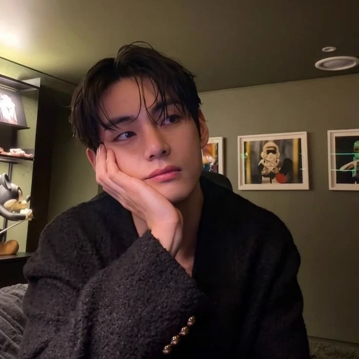 Kim Taehyung thumbnail