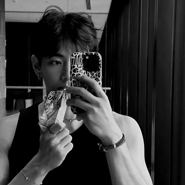 Kim Taehyung thumbnail